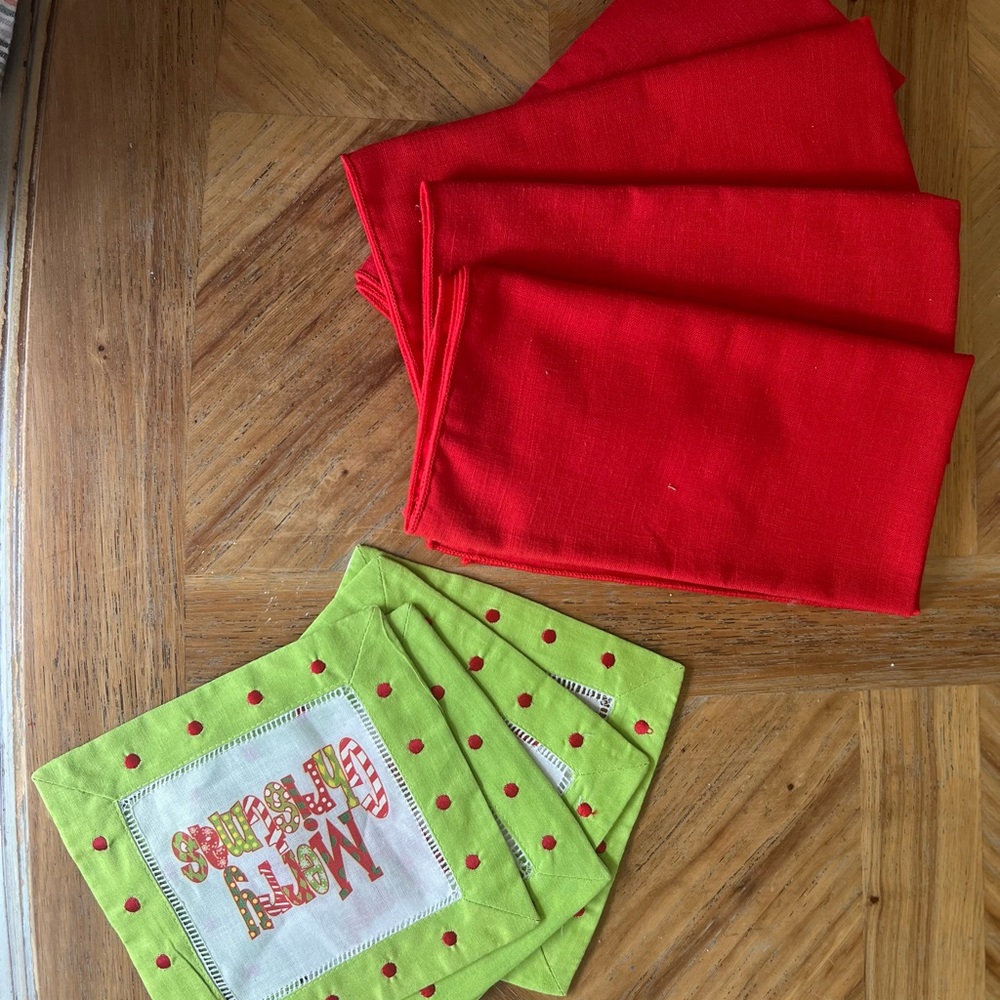 Red and Green Holiday Napkin Set